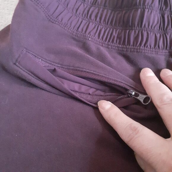Lululemon Women's Size 8 Dark Purple Drawstring Pull On Jogger Shorts - Picture 6 of 9